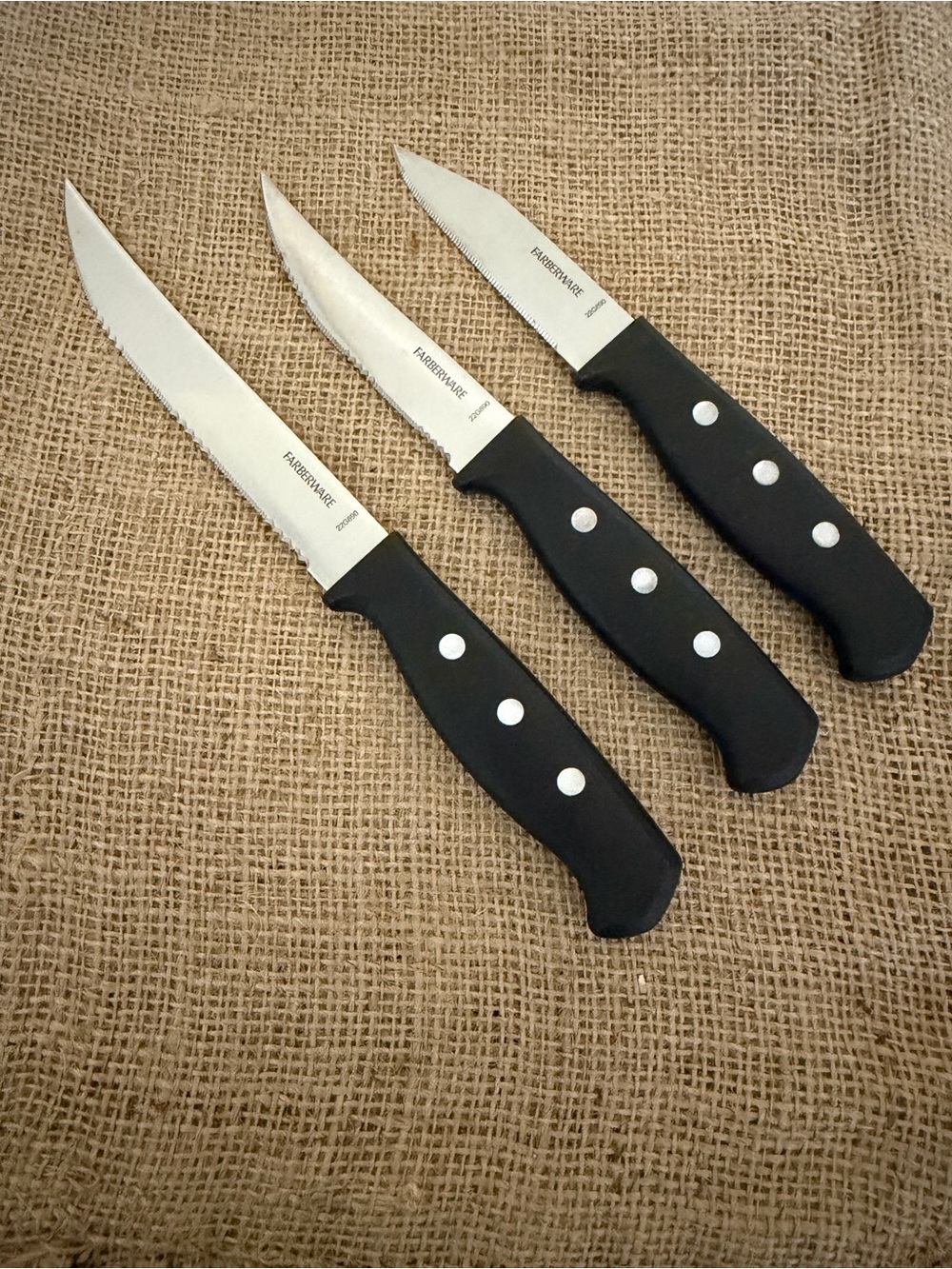 3️⃣ Farberware Black-Handled Kitchen Utility Knives 🔪